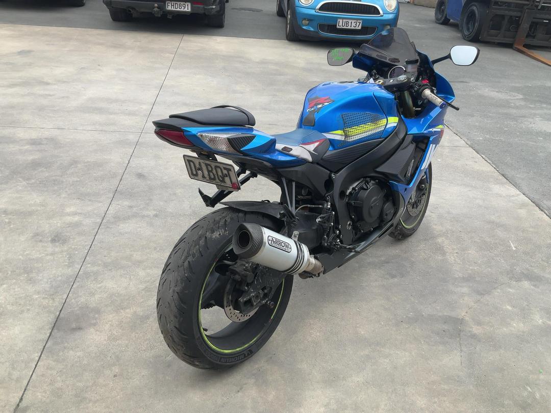 Photo '3' of Suzuki GSX-R750 Photo '3' of Suzuki GSX-R750