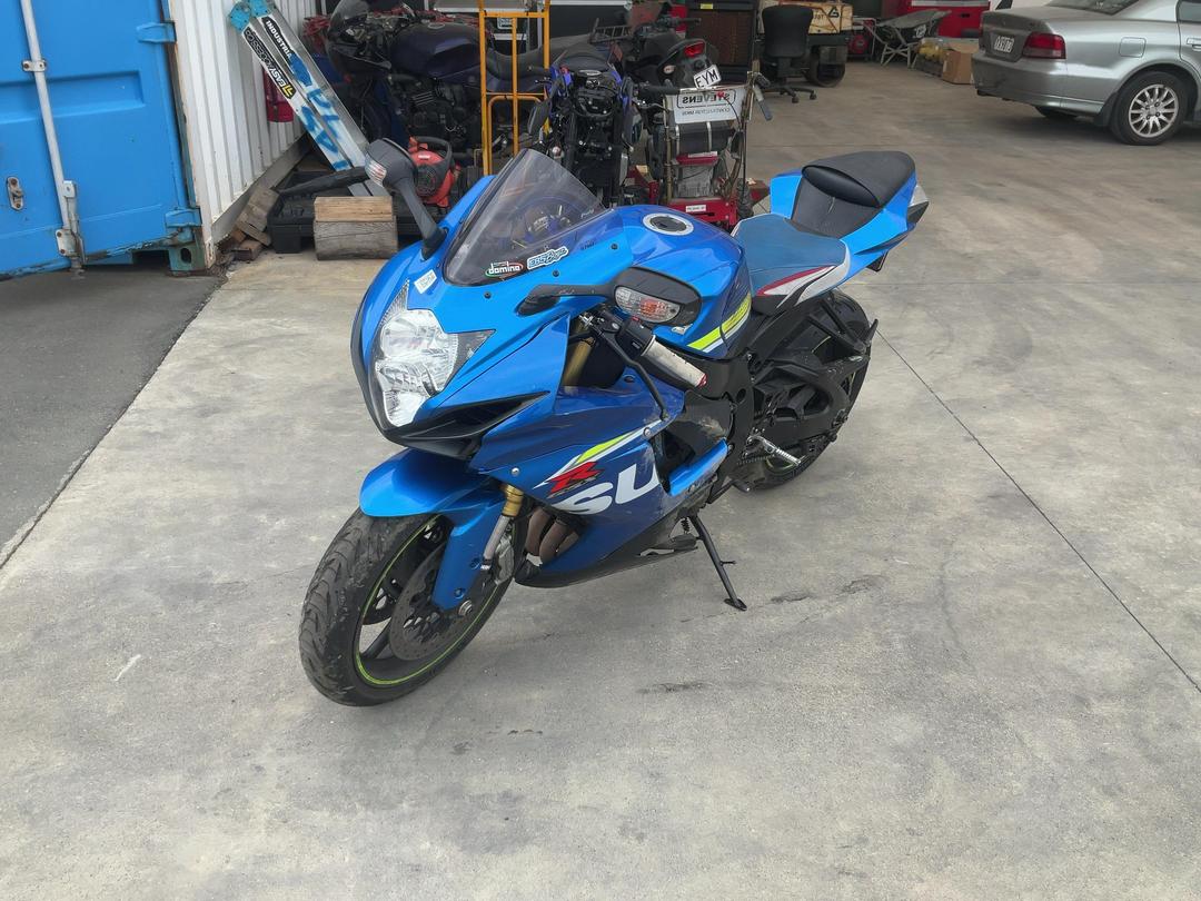 Photo '7' of Suzuki GSX-R750 Photo '7' of Suzuki GSX-R750