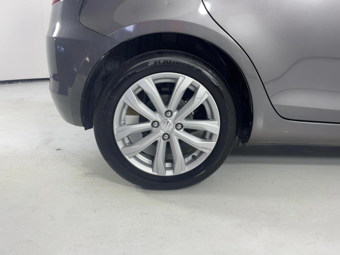 Photo '12' of Suzuki Swift