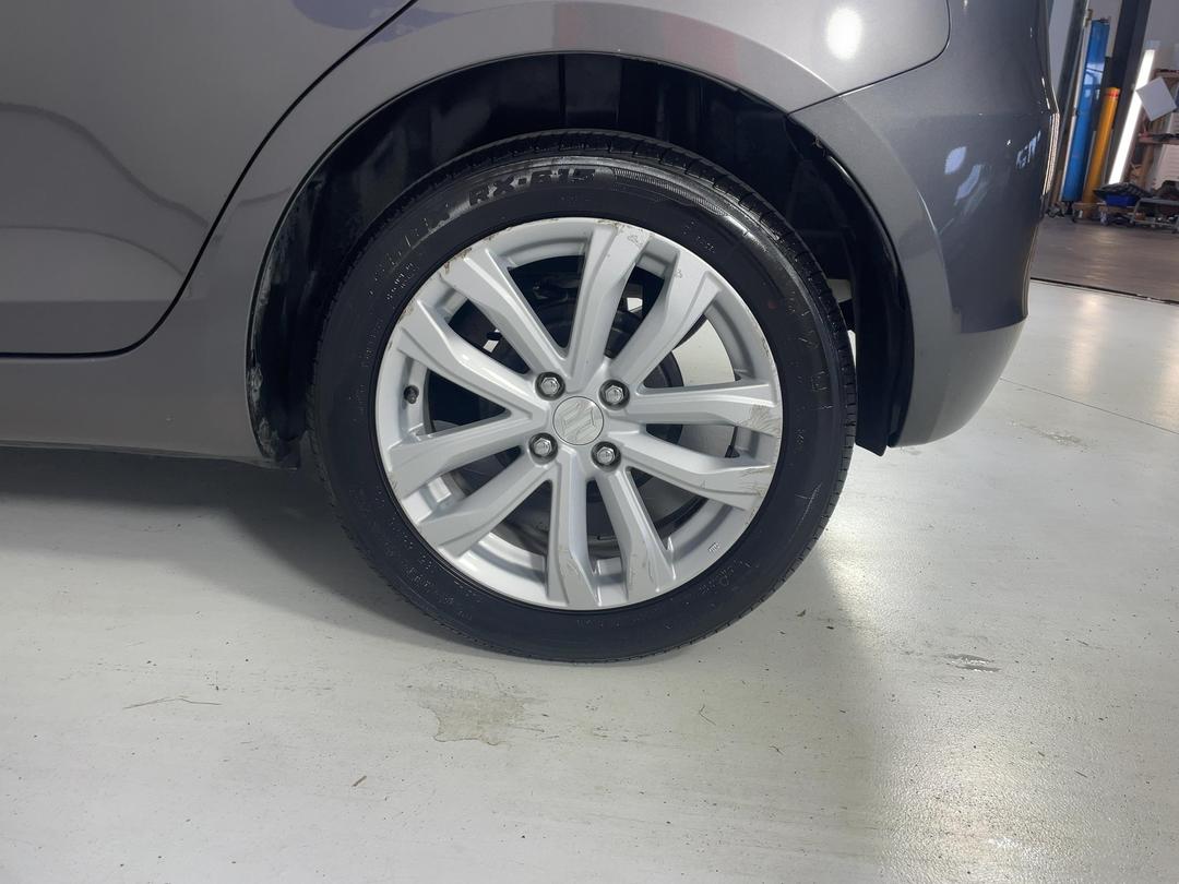 Photo '11' of Suzuki Swift