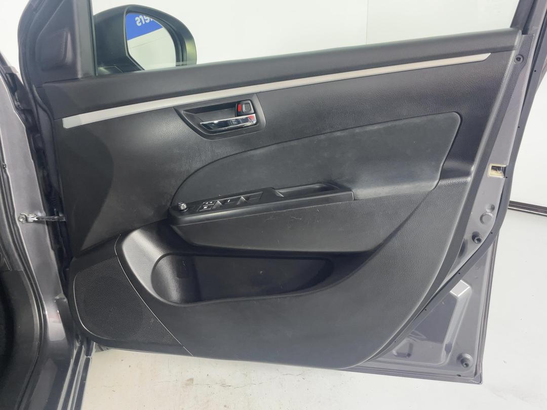 Photo '15' of Suzuki Swift