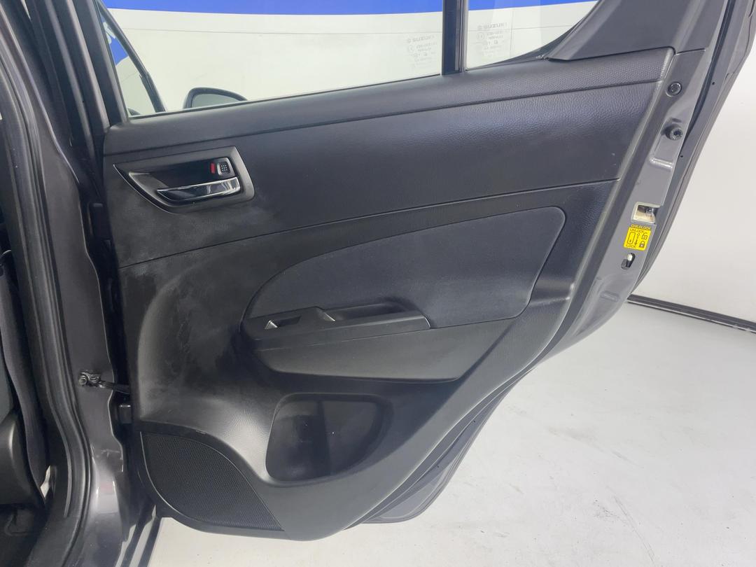 Photo '19' of Suzuki Swift
