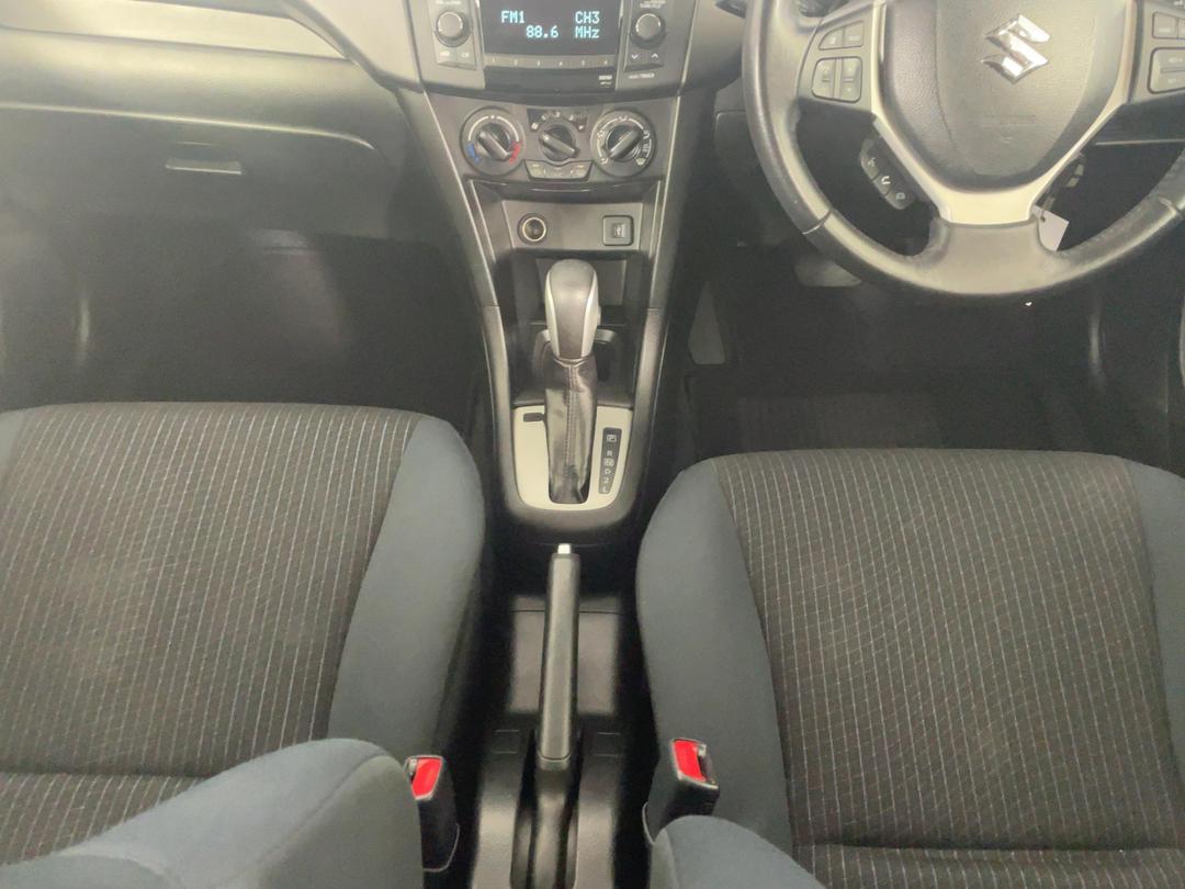 Photo '18' of Suzuki Swift