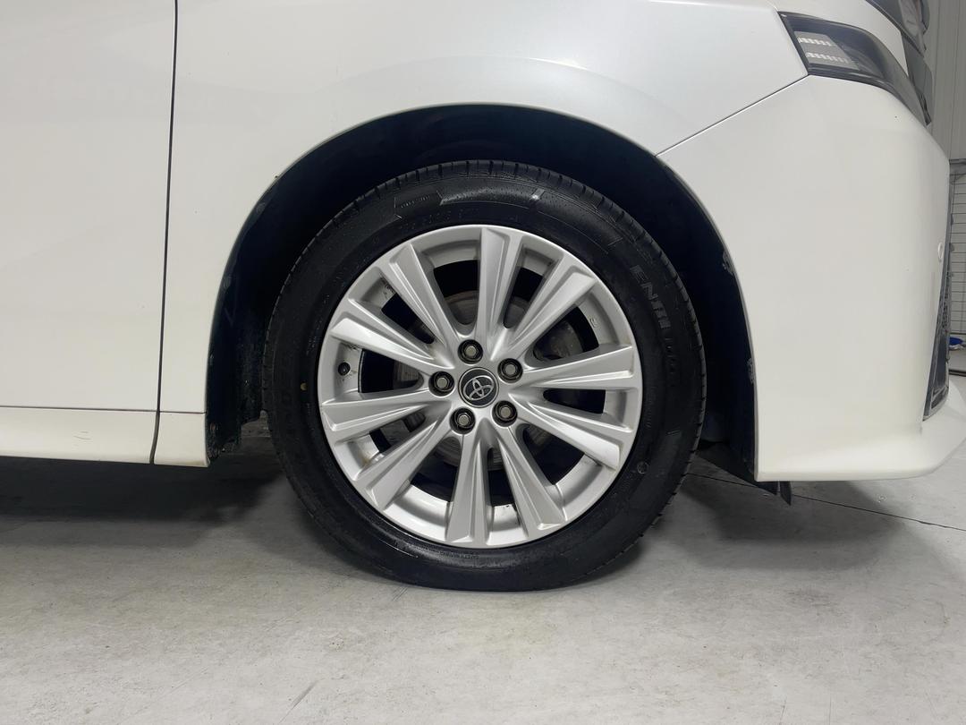 Photo '9' of Toyota Alphard