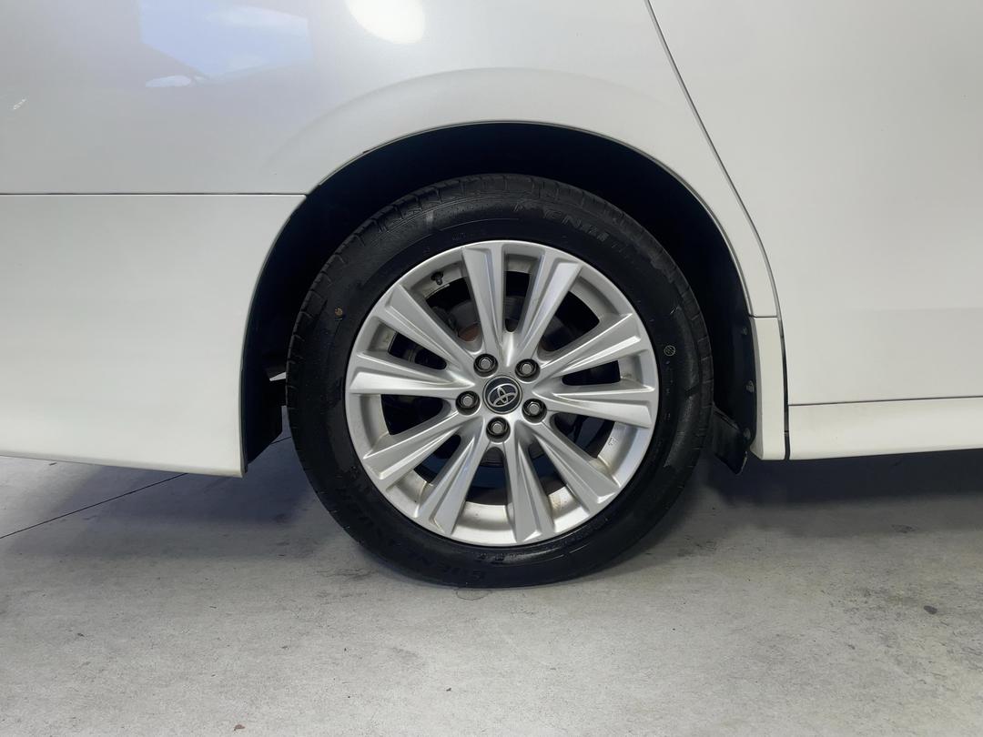 Photo '12' of Toyota Alphard