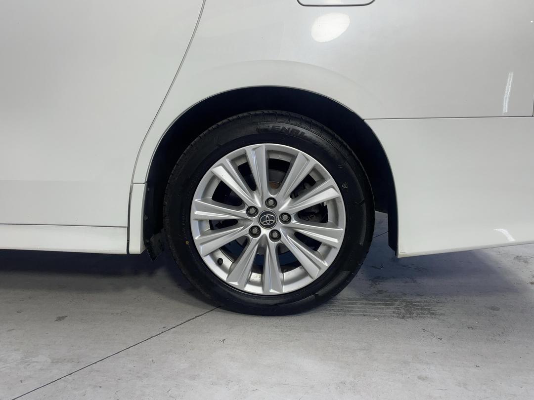 Photo '11' of Toyota Alphard