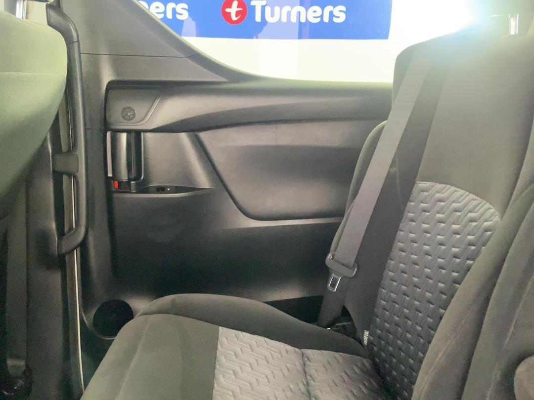 Photo '19' of Toyota Alphard