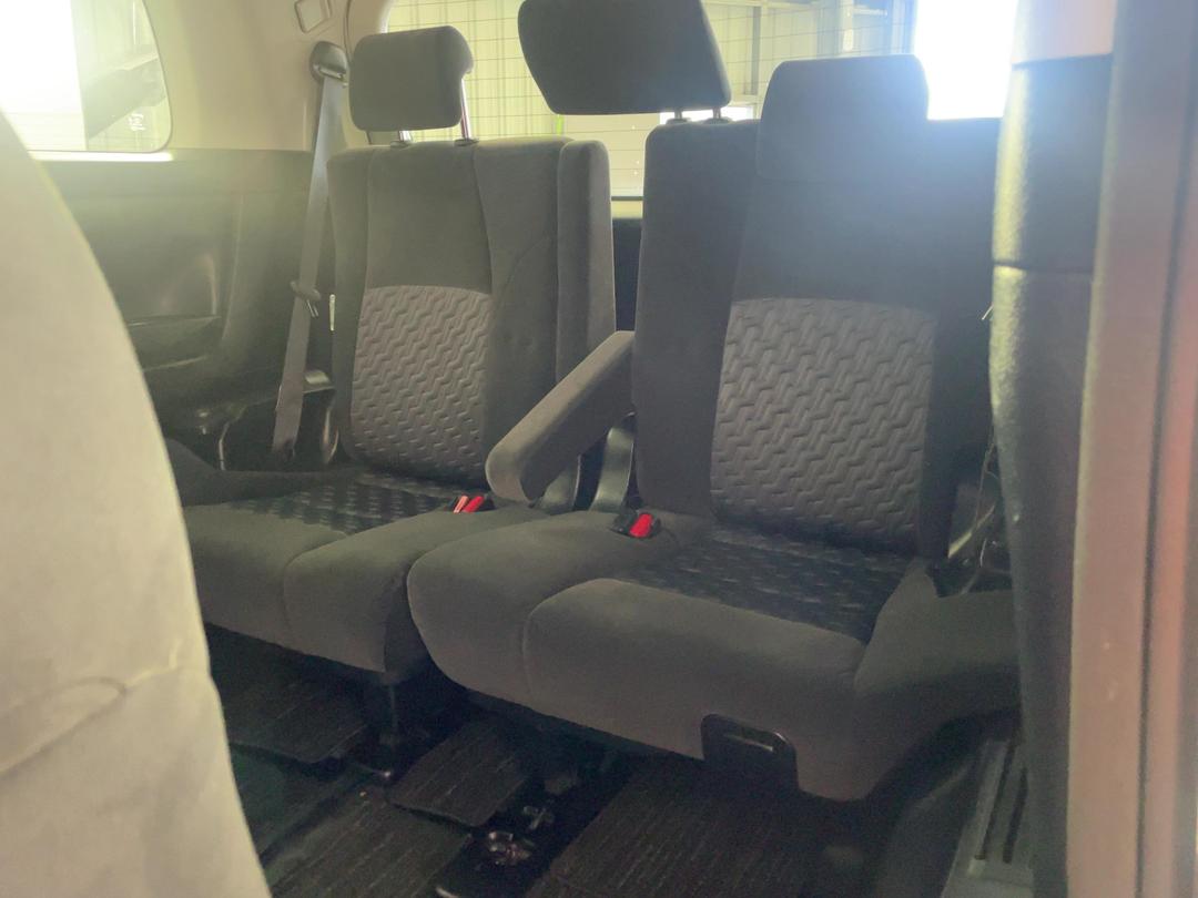 Photo '23' of Toyota Alphard