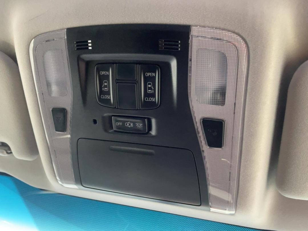Photo '27' of Toyota Alphard