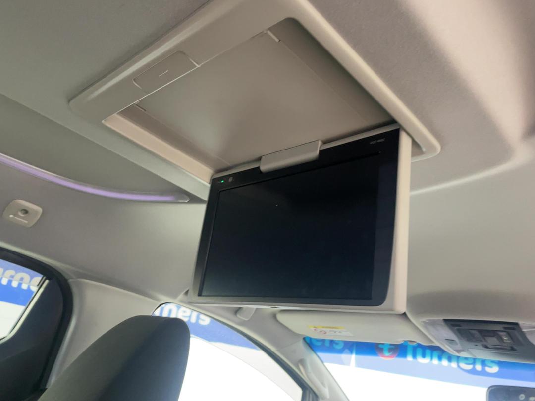 Photo '28' of Toyota Alphard