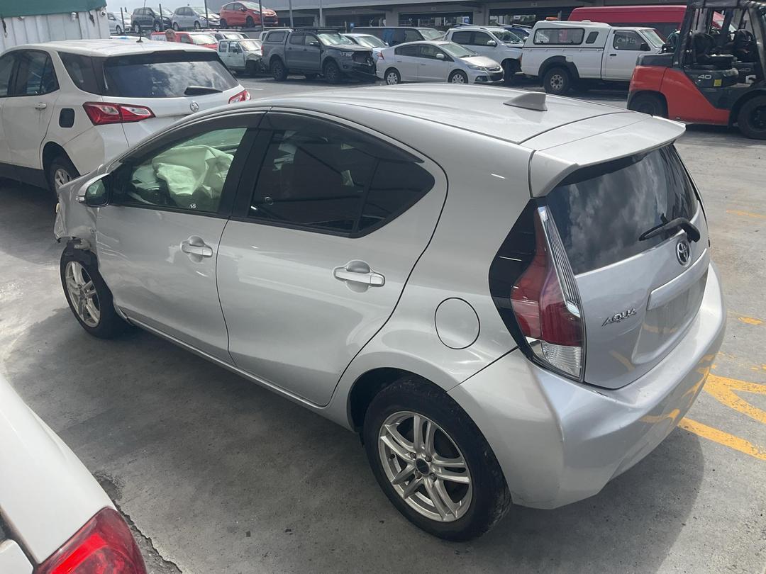 Photo '10' of Toyota Aqua Hybrid