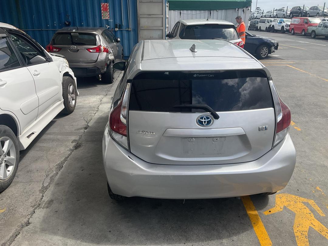 Photo '12' of Toyota Aqua Hybrid