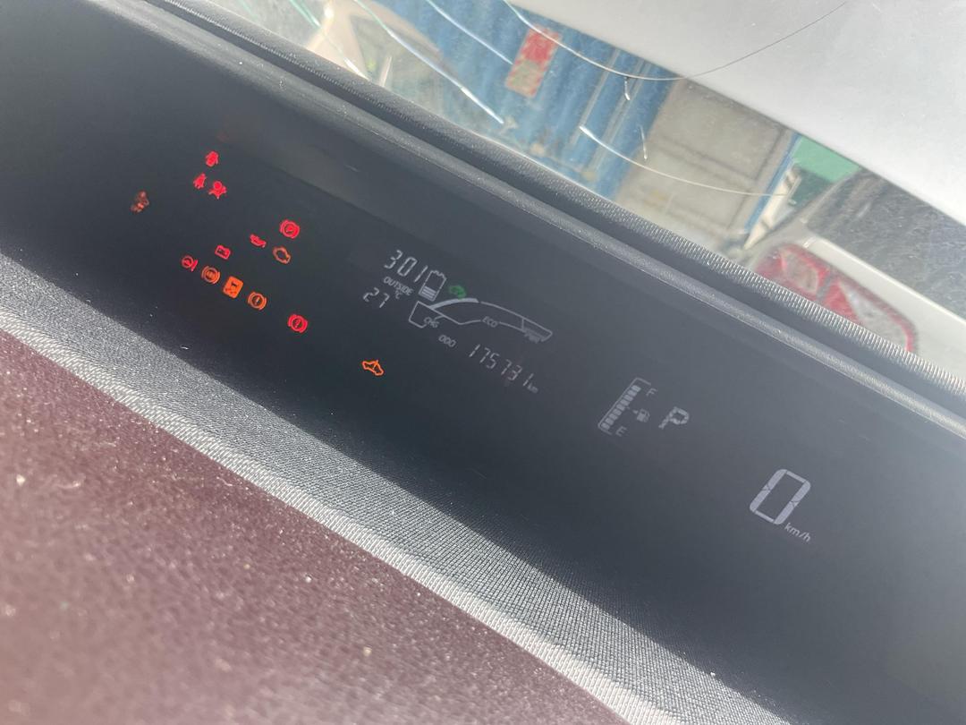 Photo '18' of Toyota Aqua Hybrid