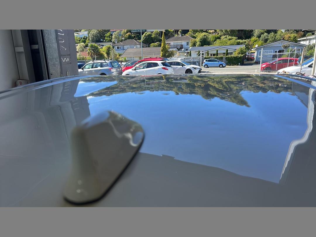 Photo '14' of Toyota Aqua Hybrid