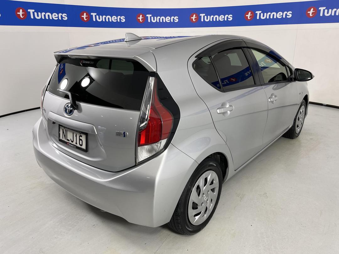 Photo '7' of Toyota Aqua