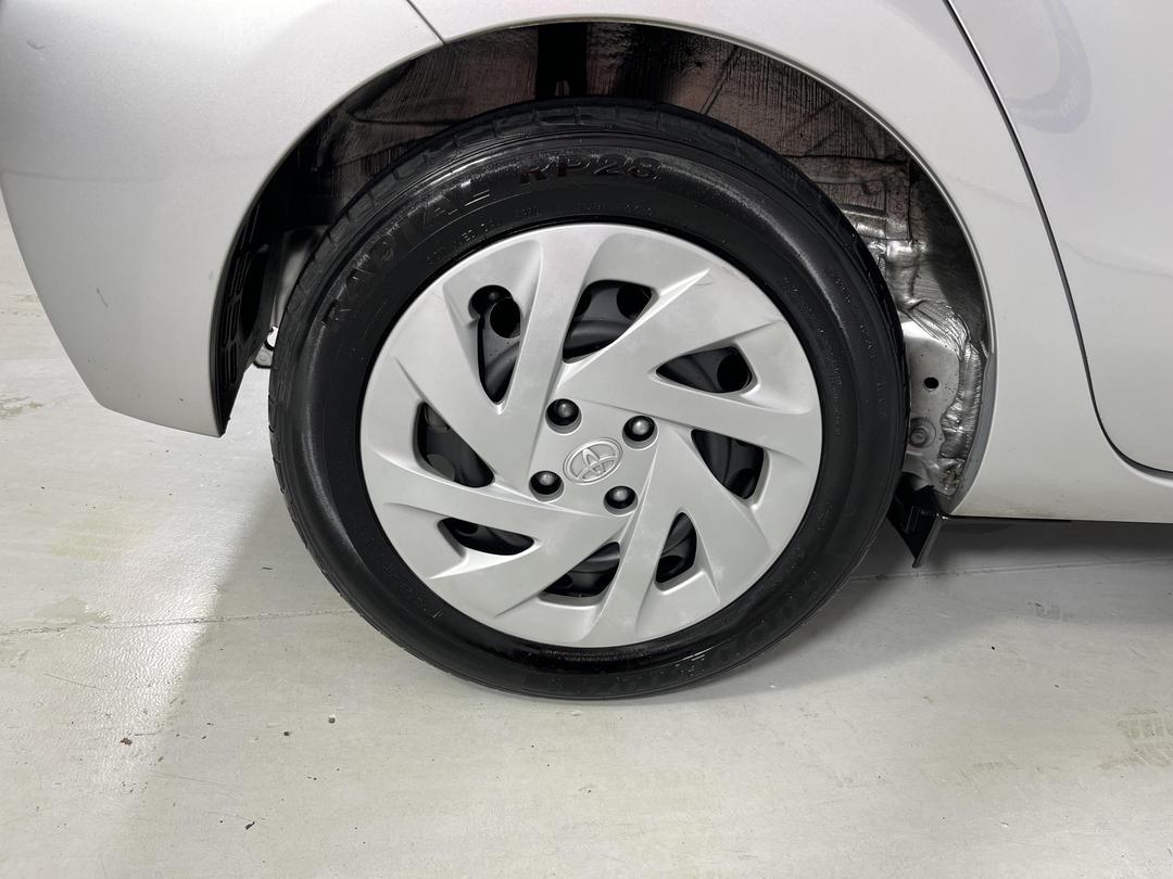 Photo '12' of Toyota Aqua