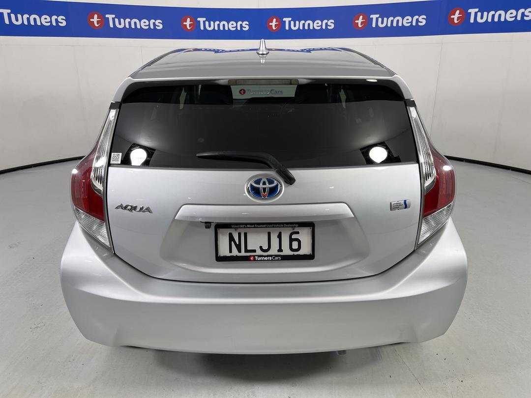 Photo '6' of Toyota Aqua