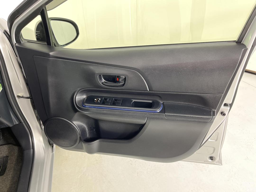 Photo '15' of Toyota Aqua