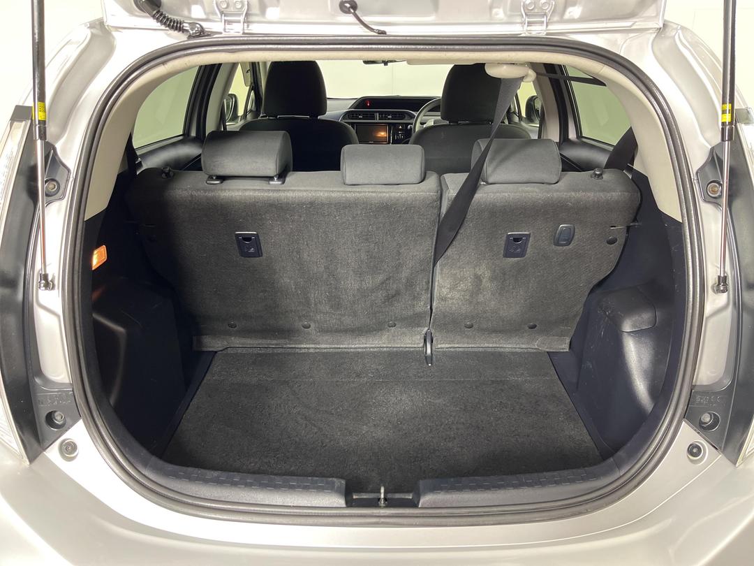 Photo '14' of Toyota Aqua