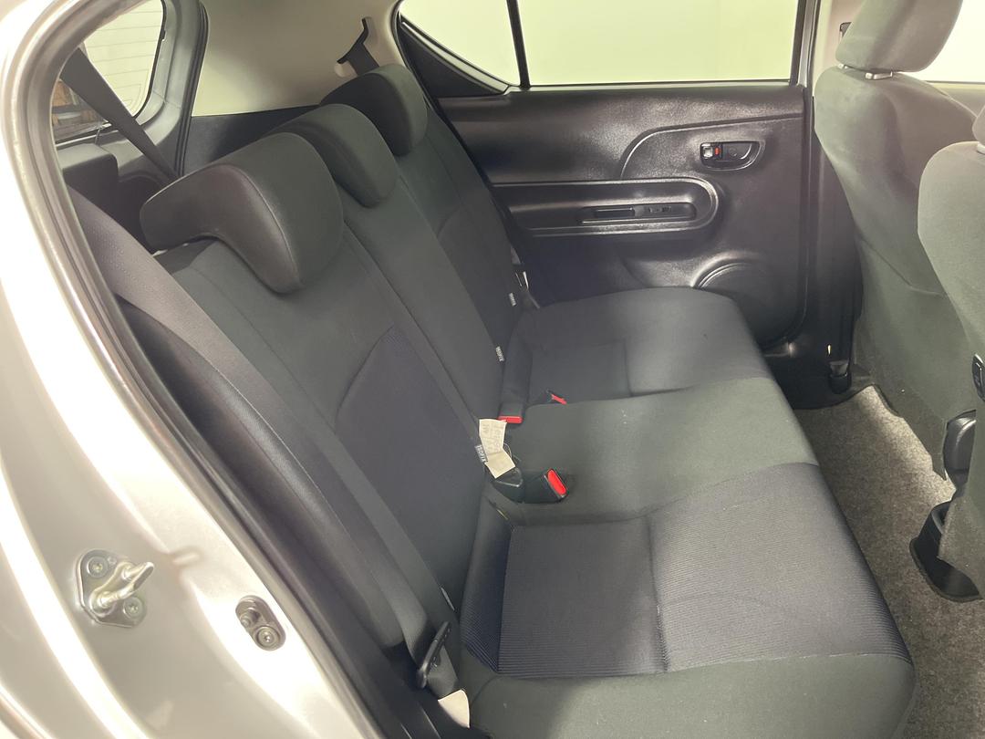 Photo '20' of Toyota Aqua