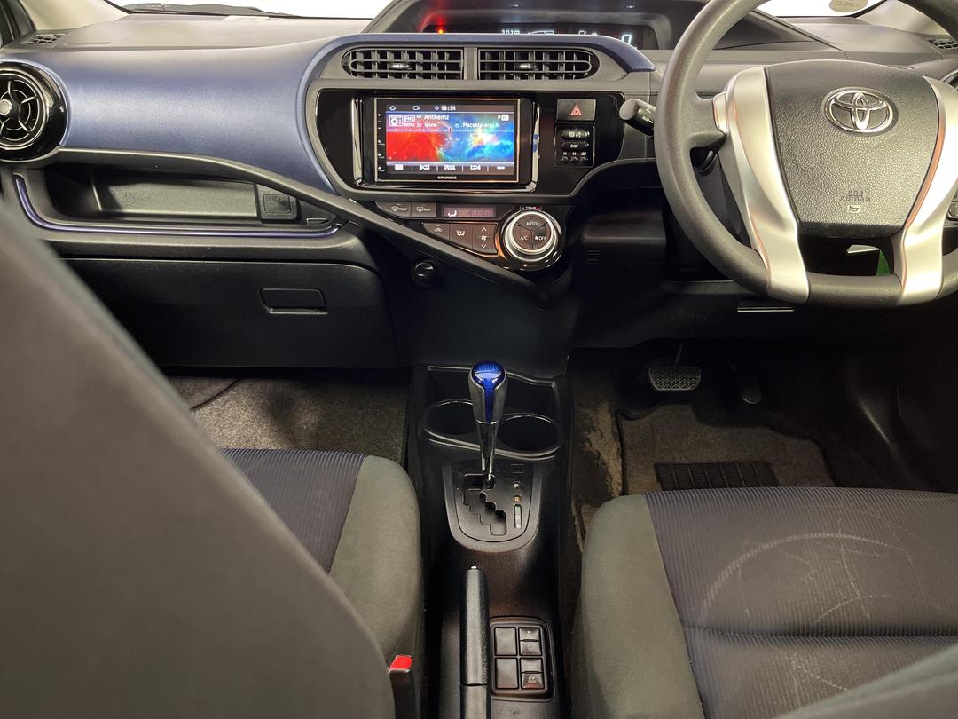 Photo '18' of Toyota Aqua