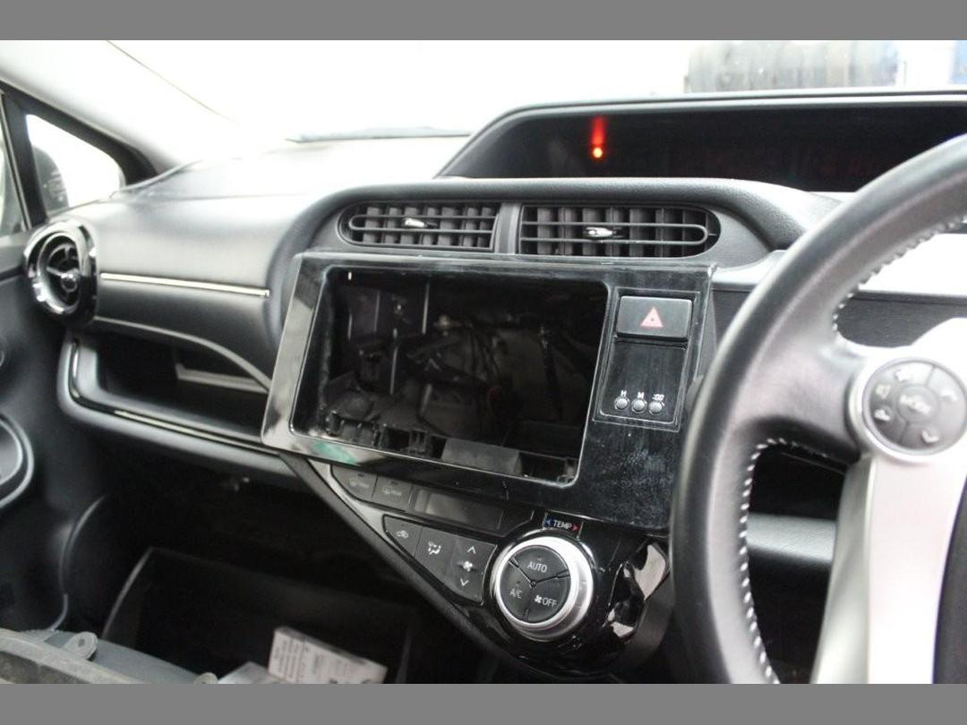 Photo '8' of Toyota Aqua