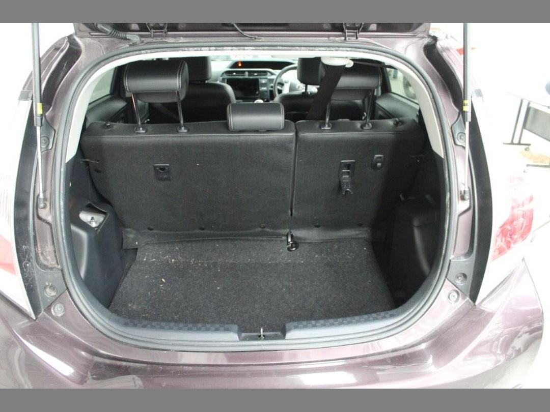 Photo '6' of Toyota Aqua