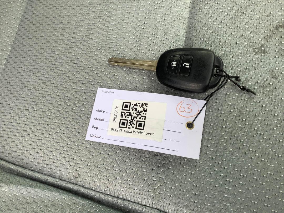 Photo '13' of Toyota Aqua