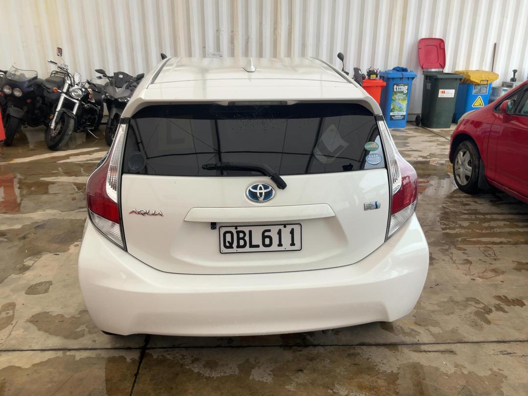 Photo '5' of Toyota Aqua Hybrid