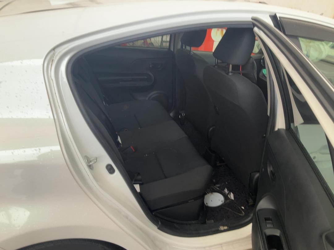 Photo '8' of Toyota Aqua Hybrid