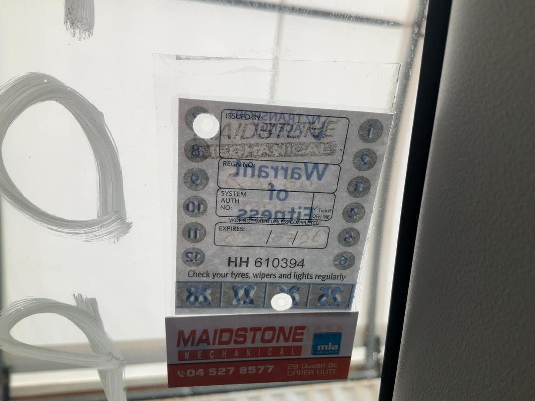 Photo '10' of Toyota Aqua Hybrid