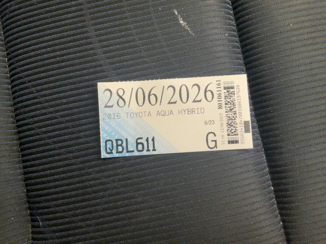 Photo '11' of Toyota Aqua Hybrid