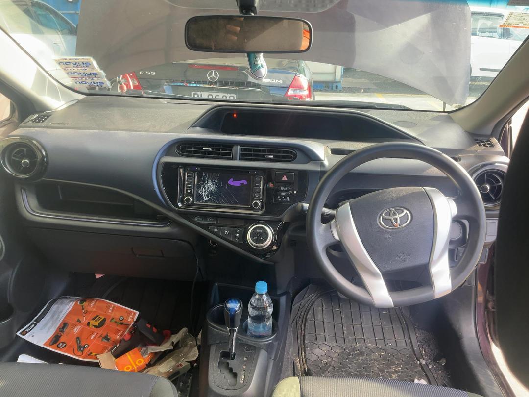 Photo '24' of Toyota Aqua