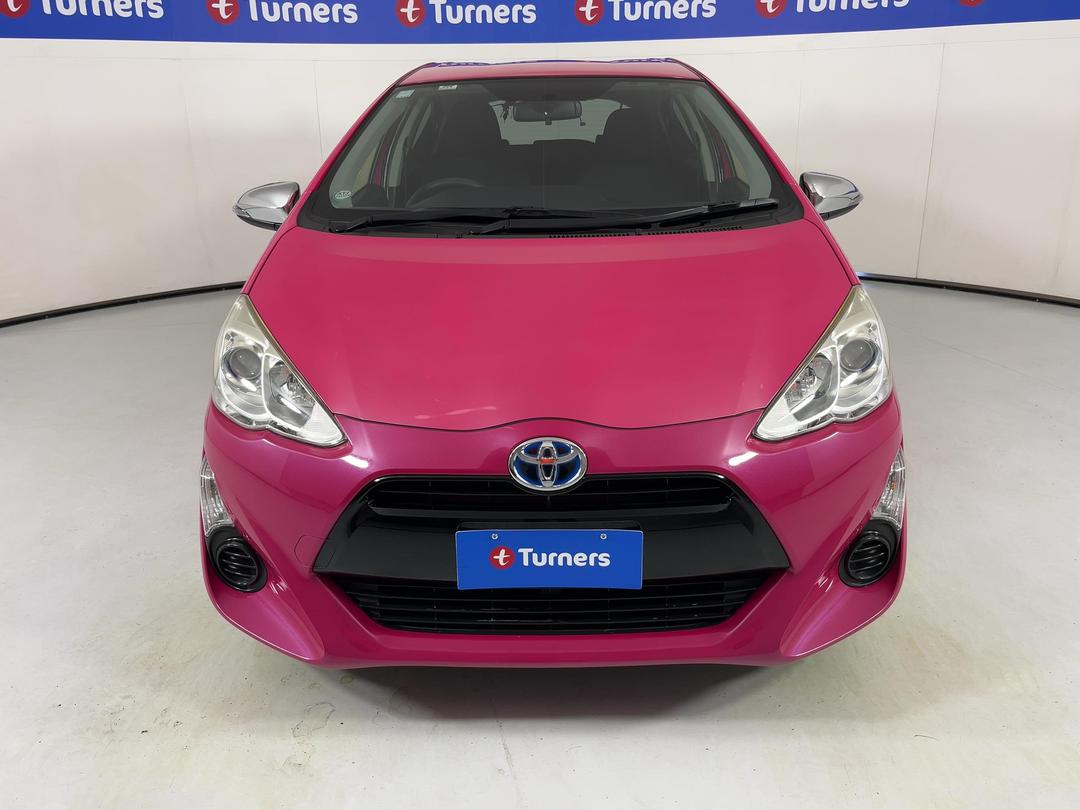 Photo '2' of Toyota Aqua