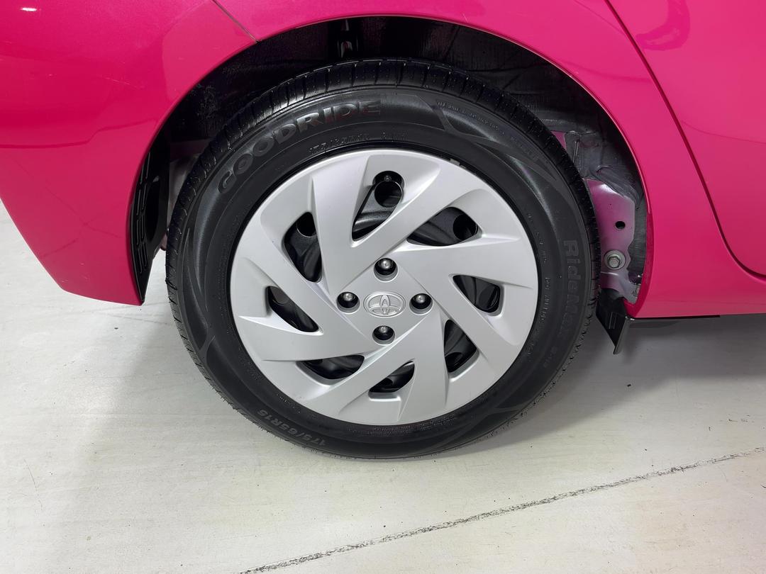 Photo '12' of Toyota Aqua