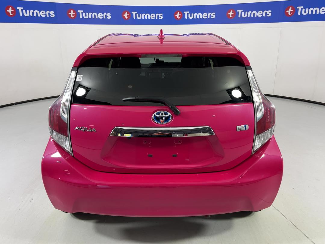 Photo '6' of Toyota Aqua