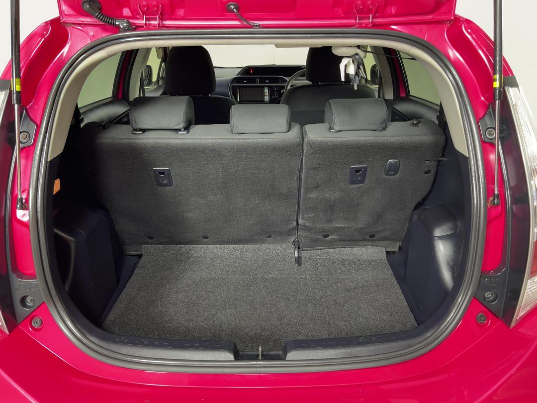 Photo '14' of Toyota Aqua