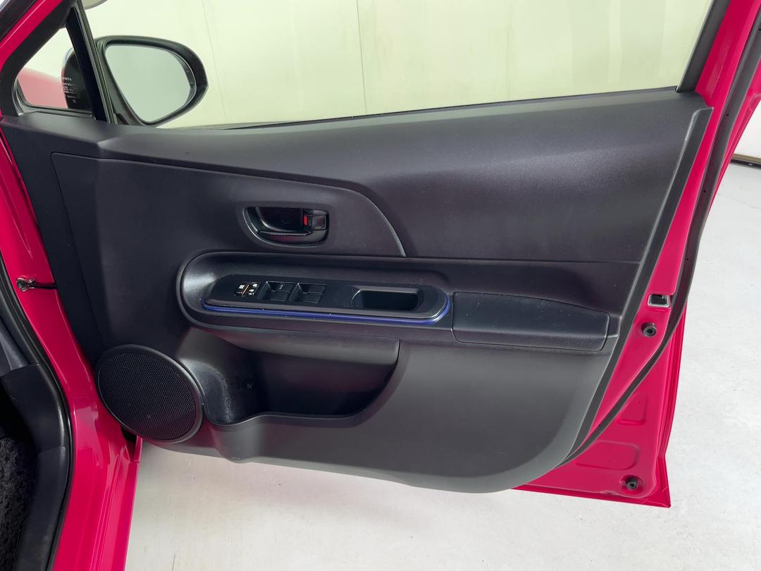 Photo '15' of Toyota Aqua