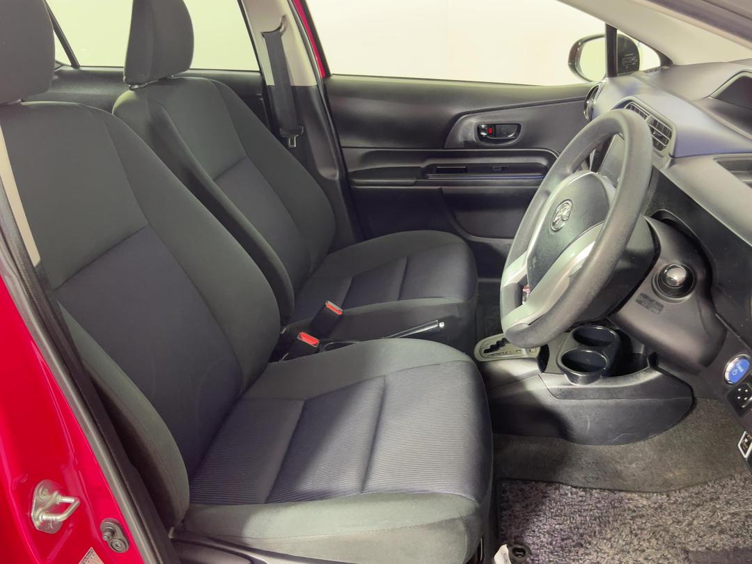 Photo '16' of Toyota Aqua