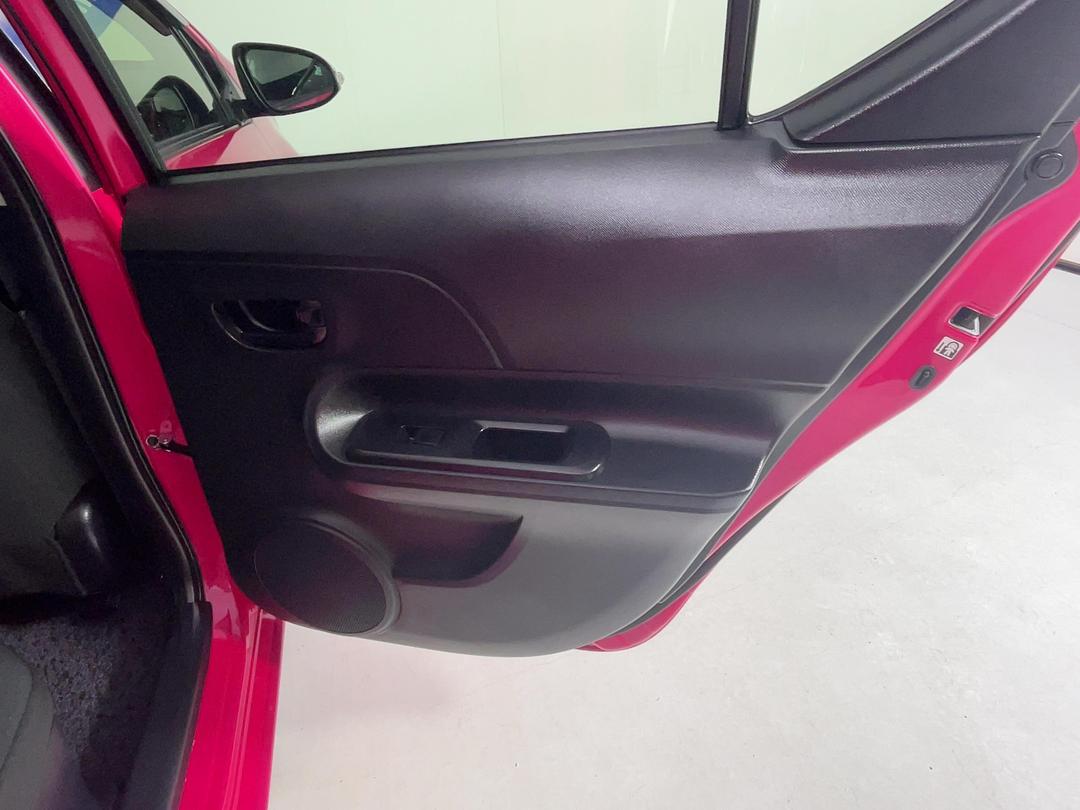 Photo '19' of Toyota Aqua