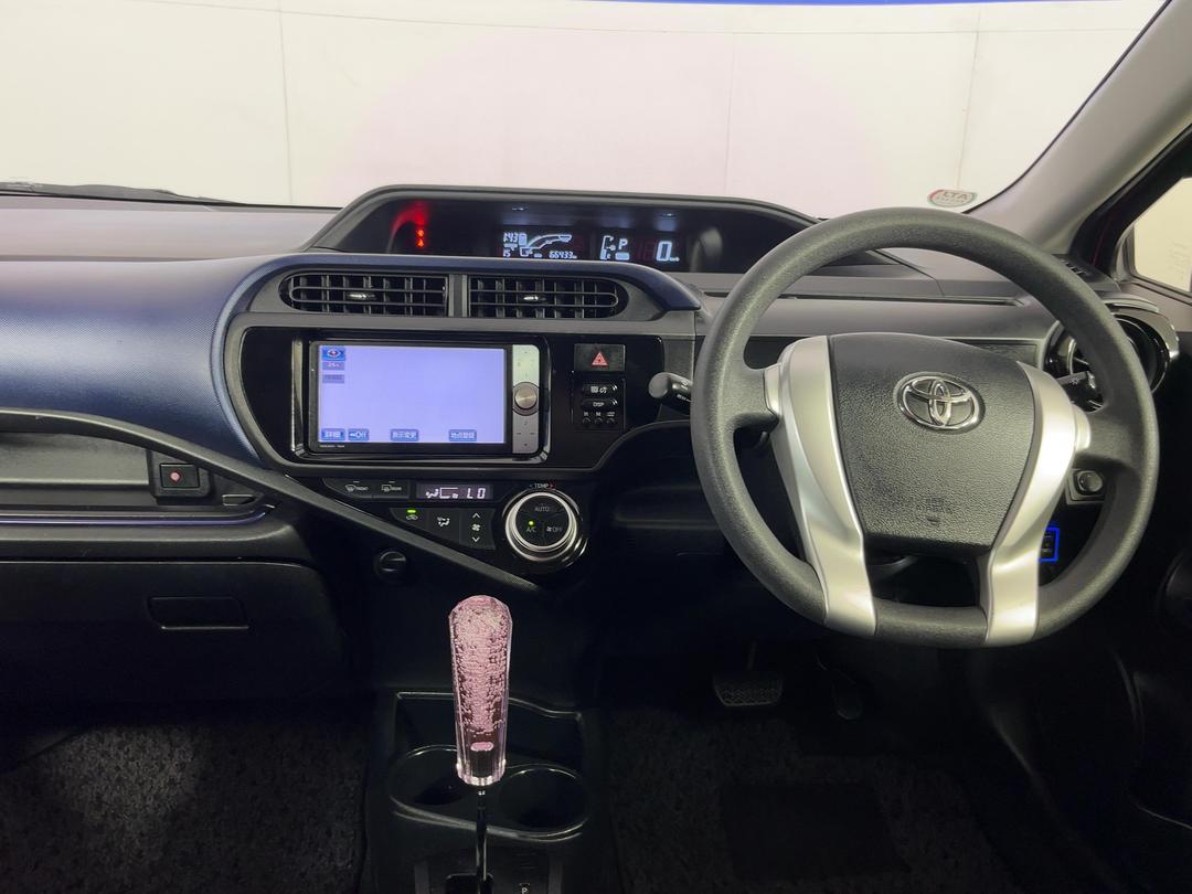 Photo '17' of Toyota Aqua