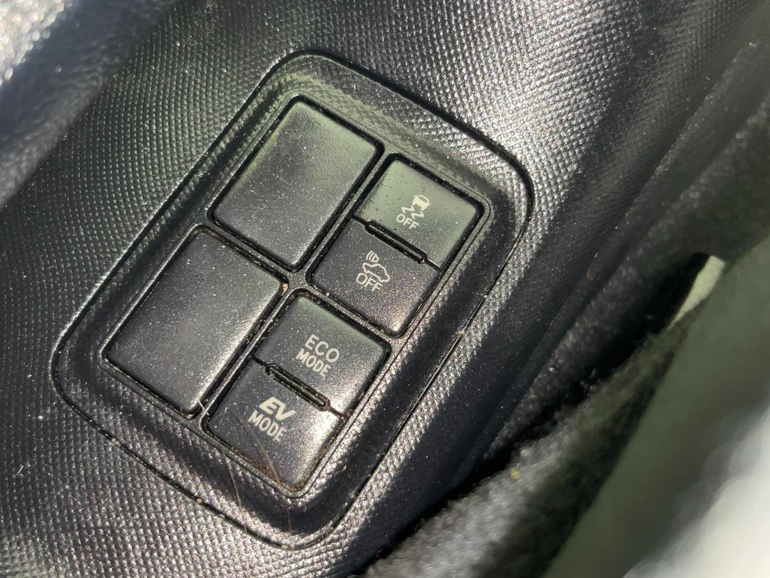 Photo '24' of Toyota Aqua