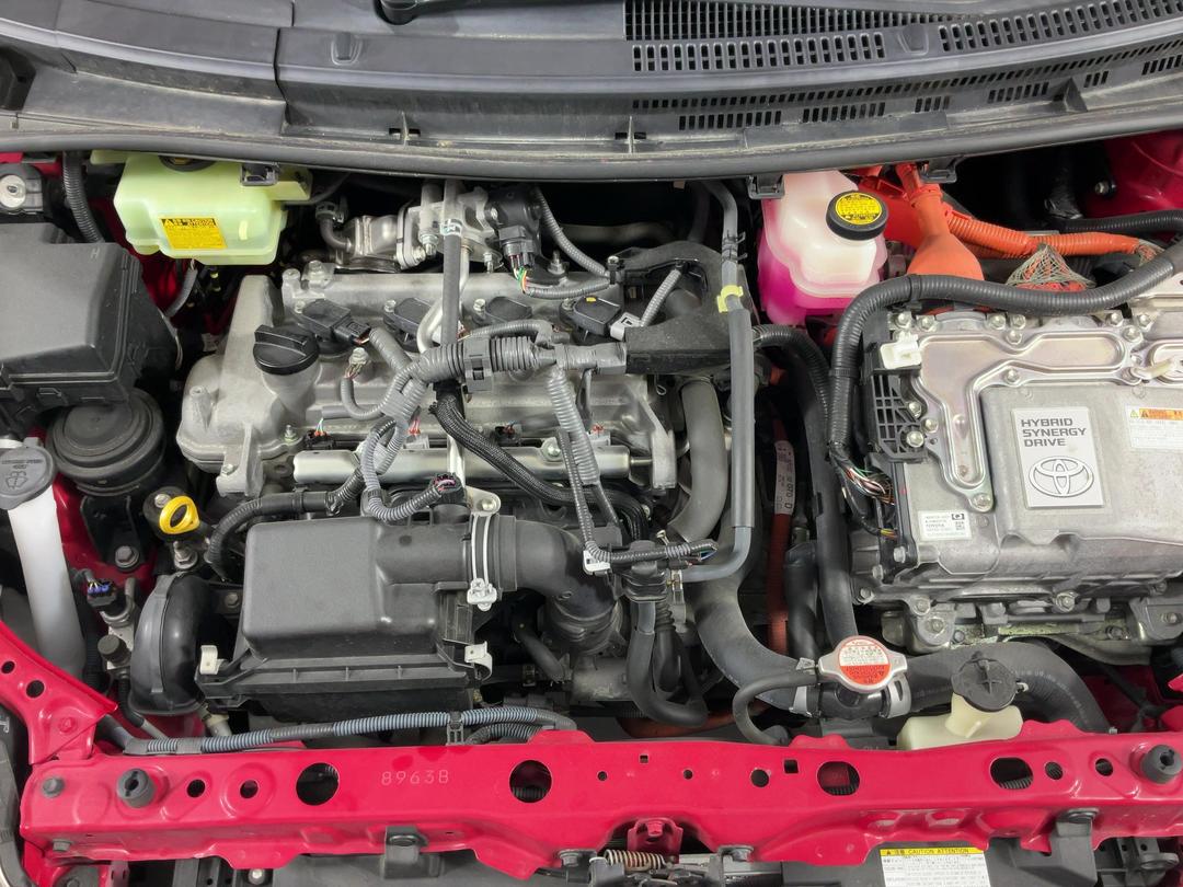 Photo '13' of Toyota Aqua