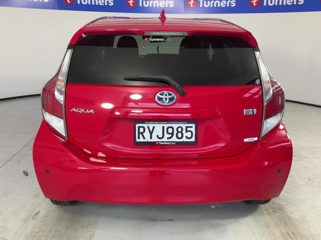 Photo '6' of Toyota Aqua
