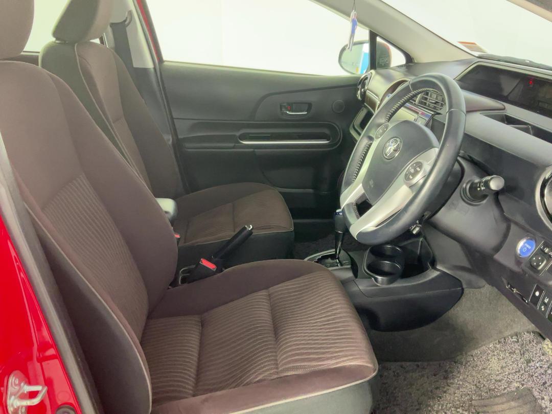 Photo '16' of Toyota Aqua
