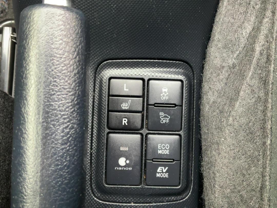 Photo '25' of Toyota Aqua
