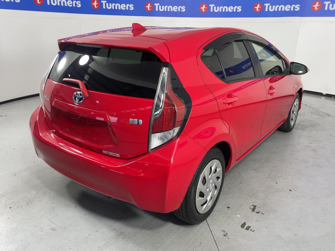 Photo '7' of Toyota Aqua