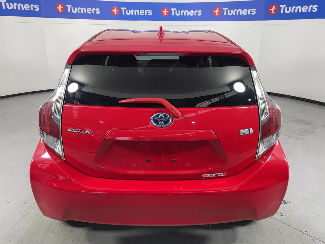 Photo '6' of Toyota Aqua