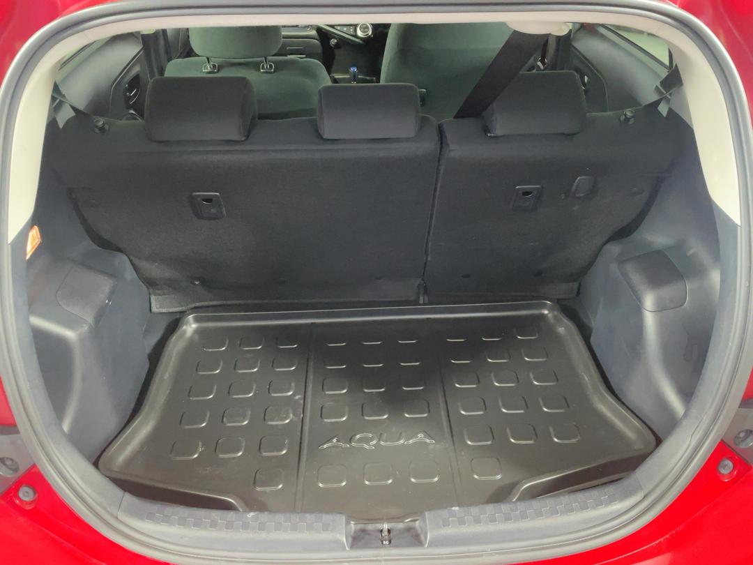 Photo '14' of Toyota Aqua