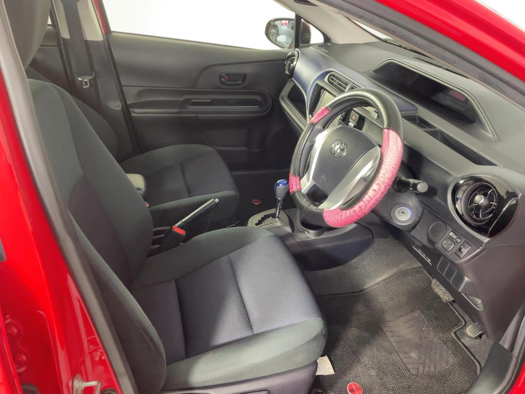 Photo '16' of Toyota Aqua